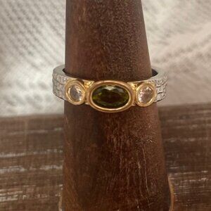 Vintage-Inspired Peridot & Clear Stone Ring – Size 6.5